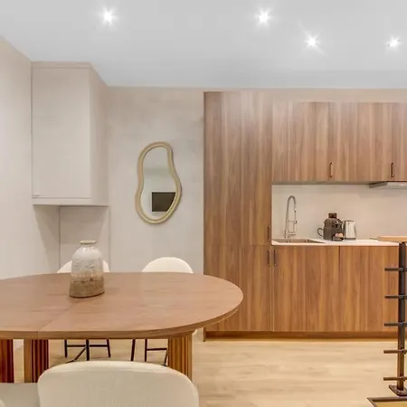 펜션 Luxueuse Maisonnette Au Coeur De Batignolles 17eme 파리