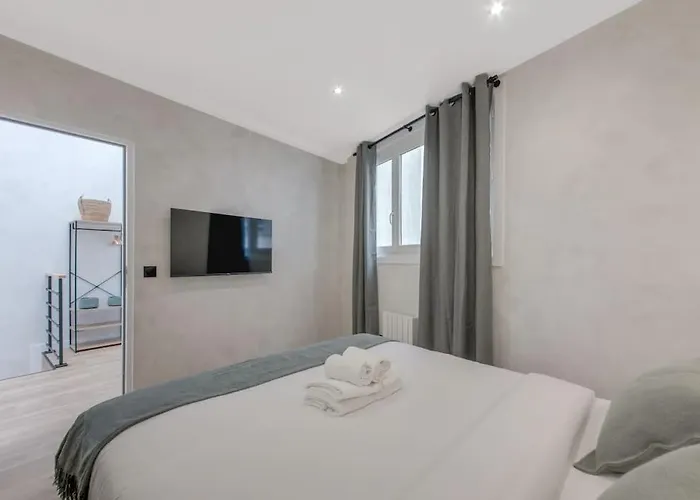 Ferienhaus Luxueuse Maisonnette Au Coeur De Batignolles 17eme *