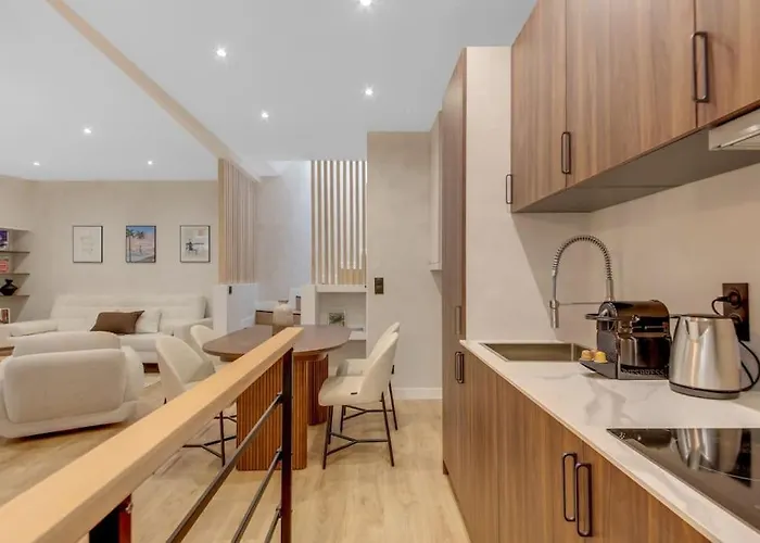 Luxueuse Maisonnette Au Coeur De Batignolles 17eme * Paris