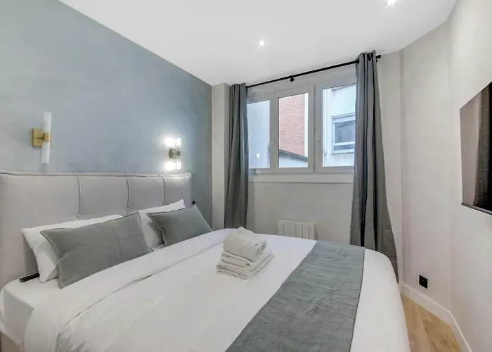 Luxueuse Maisonnette Au Coeur De Batignolles 17eme Ferienhaus